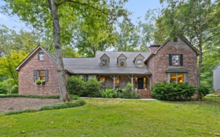 This classic Signal Mountain home on a cul de sac is zoned for award-winning schools. Stunning wood features, natural light, and a beautiful backyard. 

⭐️ 403 Dunsinane Road, Signal Mountain, TN
Learn more at ToddHenon.com
Seller represented by Todd Henon and Brittany Fulmer Ennen
 
@bfulmer85