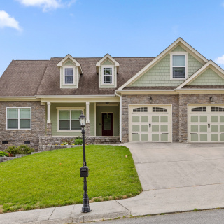 Just Listed!  Comfort 🤝 Convenience

🏠 4 Bedroom Home
🐾 Screened-in porch and fenced backyard
🚗  5-10 minutes to shopping, dining, schools, and I-75
🚗 20 minutes to Chattanooga

604 Kailors Cove Cir, Ringgold, GA
Learn More: ToddHenon.com
Seller Represented by Todd Henon and Jenny Green