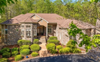 Grandview Grandeur: Custom 1-Level Living on Signal Mountain.

🏠 Stunning home with 3 bedrooms + office
🚗 Additional detached garage with RV hookups
🌳 Private setting in nature with stone patio, 5+ acres
📍240 Horseshoe Bend E, Signal Mountain, TN 37377

Learn More: ToddHenon.com
Seller Represented by Todd Henon and Brittany Fulmer Ennen