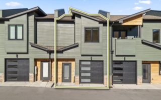 Available lease or purchase, this modern 2-bedroom townhome offers flexibility and convenience:

🚗 4 minutes to I-24
⚾️ 10 minutes to NEW Chattanooga Lookouts Erlanger Park stadium
🚗 11 minutes to downtown Chattanooga
📍4120 Outpost Way, Chattanooga, TN

Learn more at ToddHenon.com