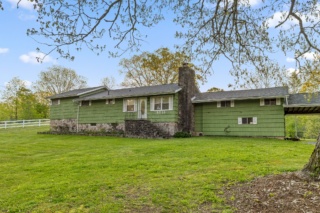 Thinking a move to Signal Mountain is out of reach? This one might change your mind.
This $475,000 home sits on a quiet street only locals really know about. Opportunity to benefit from award-winning schools, 1.5± acres of elbow room, and county taxes only.
https://toddhenon.com/idx/mls-1534715-6514_gray_fryar_road_signal_mountain_tn_37377